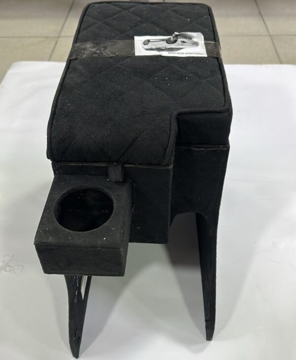 تكاية وسطية تويوتا فورشنر شامواه أسود مطرز Toyota Fortuner Black Suede Center Console Box