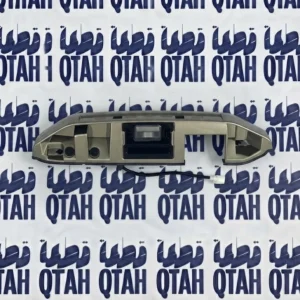 قاعدة ولمبة اللوحة الخلفية مع الديكور الفضي الأصلي لسيارات باترول (1998 - 2004)