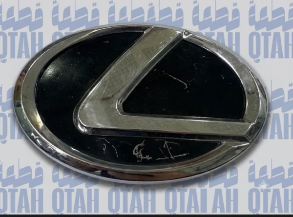 شعار شبك لكزس زجاج أكريليك حجم وسط باللون الفضي والأسود