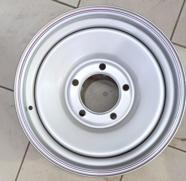 جنط رالي كلاسيكي فضي بخطوط ملونة 5 مسامير (بديل تجاري) - Classic Rally Silver Wheel with Blue & Red Stripes 5