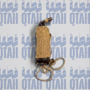 ميدالية تعليقة قربة تراثية مصغرة من الجلد والخيش الطبيعي