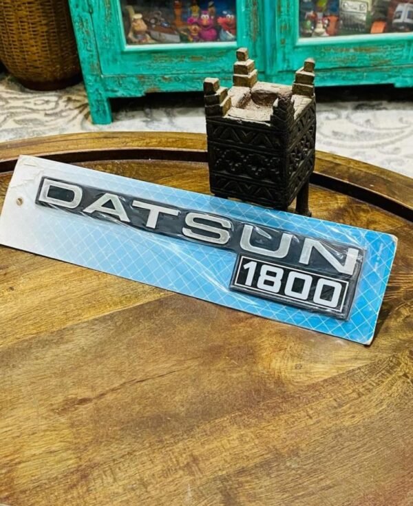 شعار ملصق أحرف داتسون 1800 كروم خلفي كلاسيك - Datsun 1800 Chrome Rear Letter Classic Car Emblem Sticker