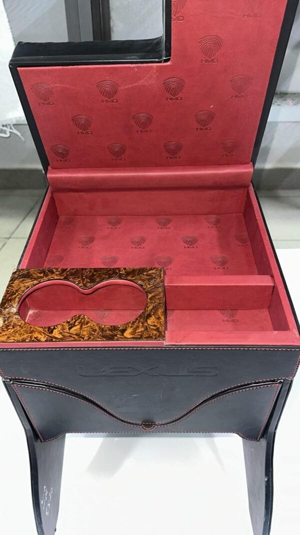 تكاية لكزس تخشيب قماش رمادي بخياطة حمراء - Lexus Wood Grain Gray Velvet Armrest with Red Stitching