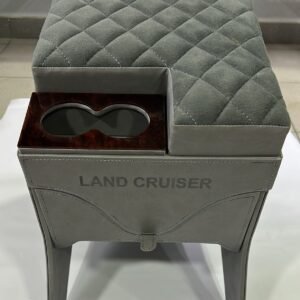 تكاية وسطية لاندكروزر رمادي مع حامل أكواب خشبي Land Cruiser Gray Center Console Box