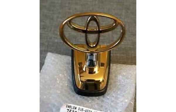تمثال كبوت لاندكروزر 2007 اصلي وكالة لون ذهبي / Genuine Toyota Land Cruiser 2007 Hood Ornament Emblem - Gold