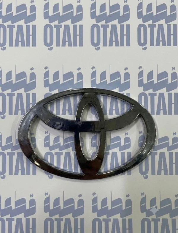 شعار شبك تويوتا كامري 2003 - 2006 فضي كروم (درجة أولى)