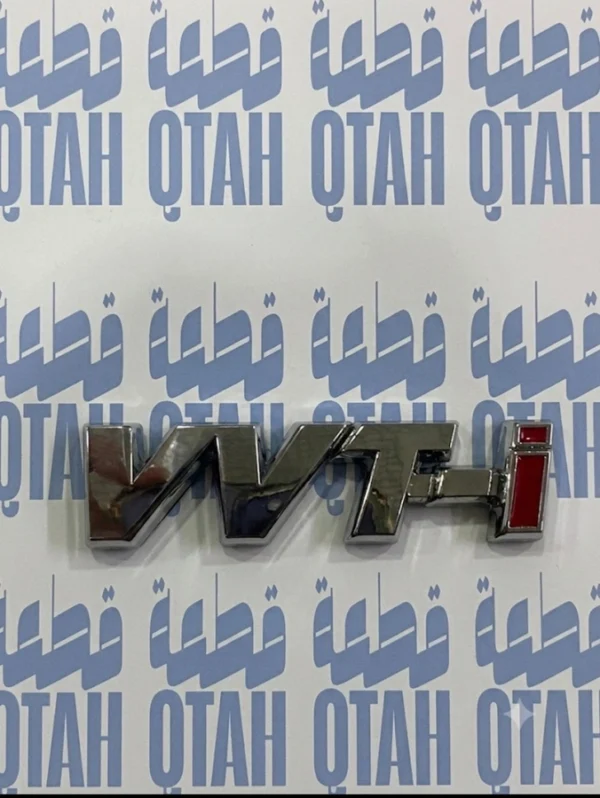 شعار كتابة VVTI حجم صغير فضي كروم (نيكل) مع أحمر