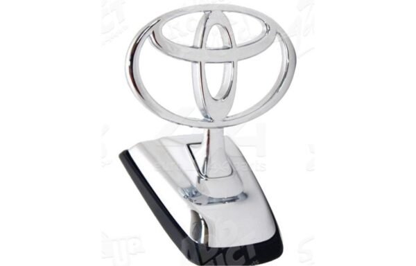 تمثال كبوت لاندكروزر 2007 اصلي لون فضي كروم / Genuine Toyota Land Cruiser 2007 Hood Ornament Emblem - Silver