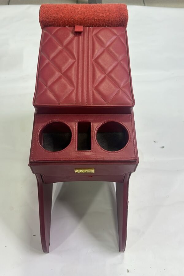 تكاية يد وسطية مطورة هايلوكس جلد عنابي مع منفذ ولاعة ومنفذي USB / Upgraded Toyota Hilux Burgundy Leather