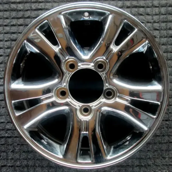 جنط فراشة مقاس 17 مكحل رصاصي (مستعمل) / Used 17" Grey Machined Butterfly Style Wheel