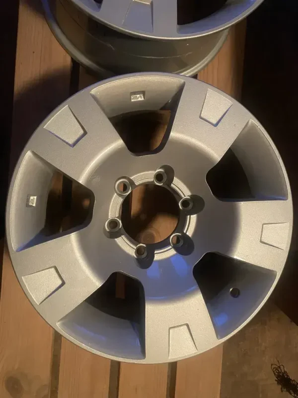 جنط باترول فتك 2005 أصلي مقاس 17 (مستعمل) / Genuine Used 2005 Nissan Patrol VTC 17" Wheel