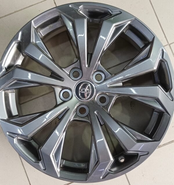 جنط تويوتا راف فور رياضي رمادي فيراني مخرط 5 مسامير (شكل الوكالة) - Toyota RAV4 Style Machined Gunmetal Grey